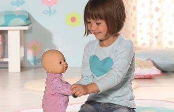 Chopsy Baby Says: “A great doll for children aged 3-7 years needing interaction in their play Rating: 8/10 What is it? The Learn to Walk CHOU CHOU doll from Zapf...