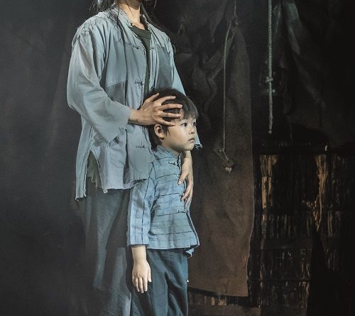 MISS SAIGON. Sooha Kim 'Kim'. Photo Johan Persson (2)