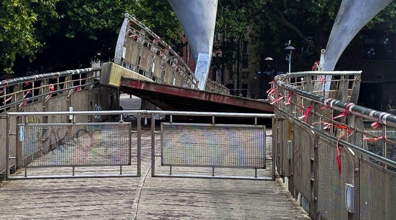 Peros Bridge Collapse Bristol Harbour